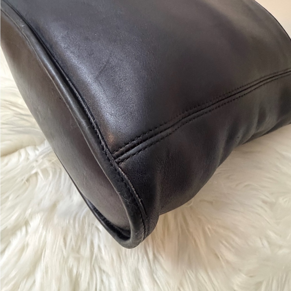 Vintage COACH (# 9060) "Legacy Slim Duffle Sac" Black Leather Shoulder bag - Picture 5 of 10